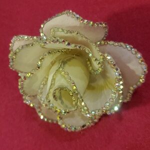 Cream aurora rose hairclip